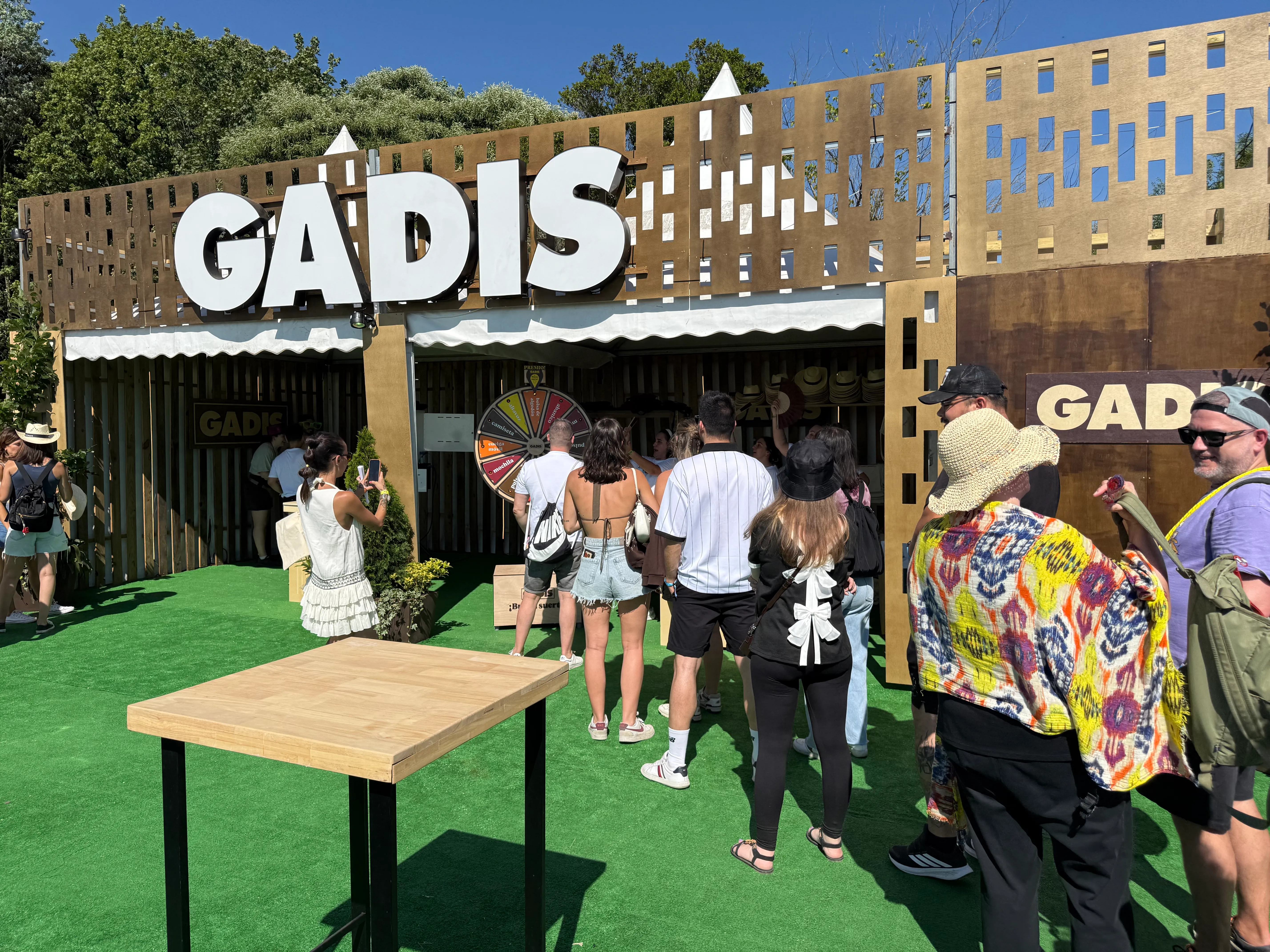 O público no stand GADIS, foto 1