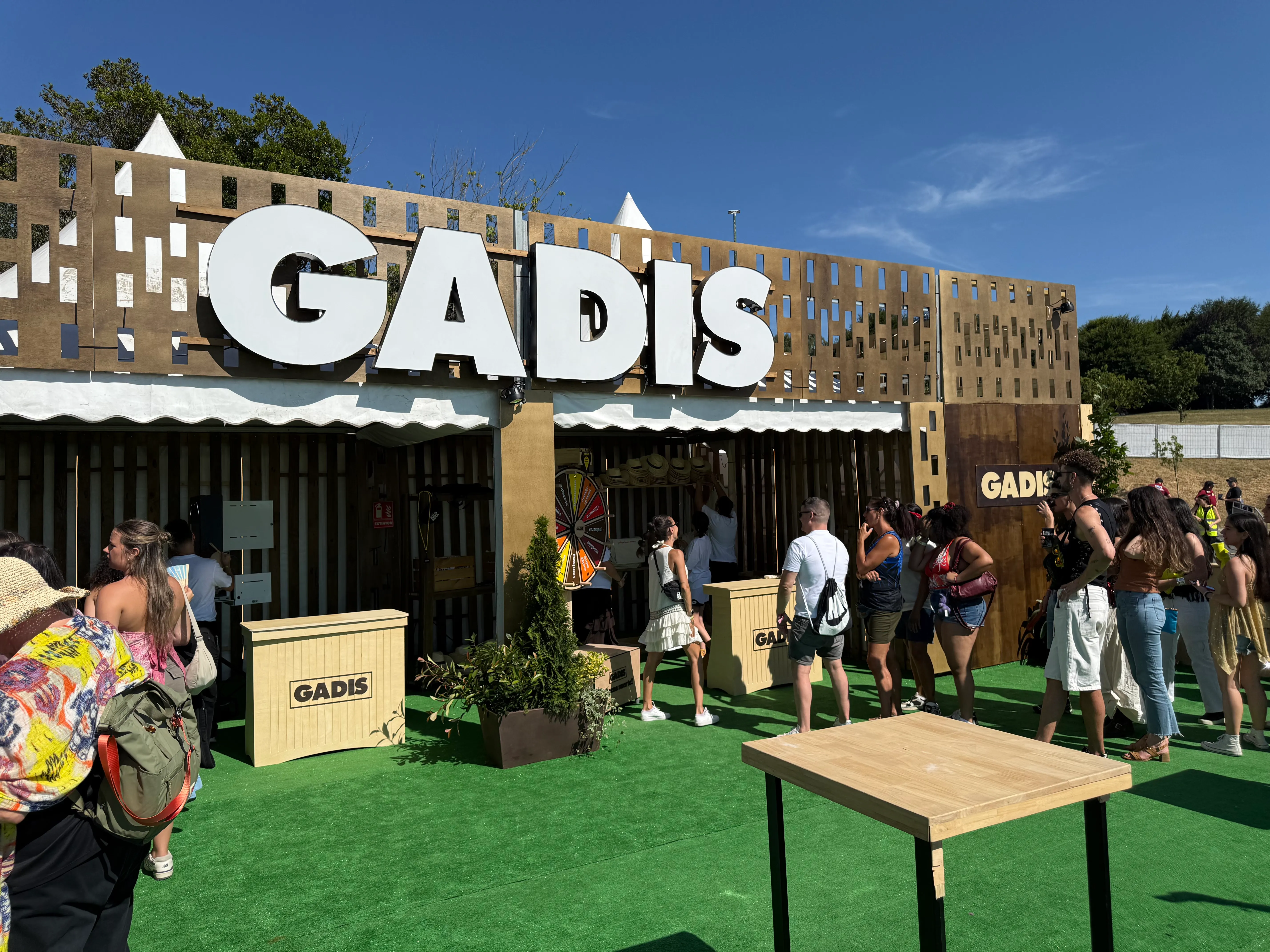 O público no stand GADIS, foto 3